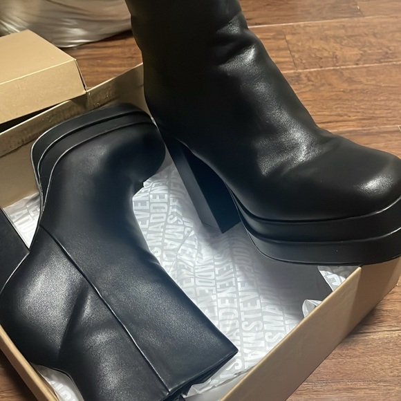 Black Steve Madden platform boots - Picture 2 of 7